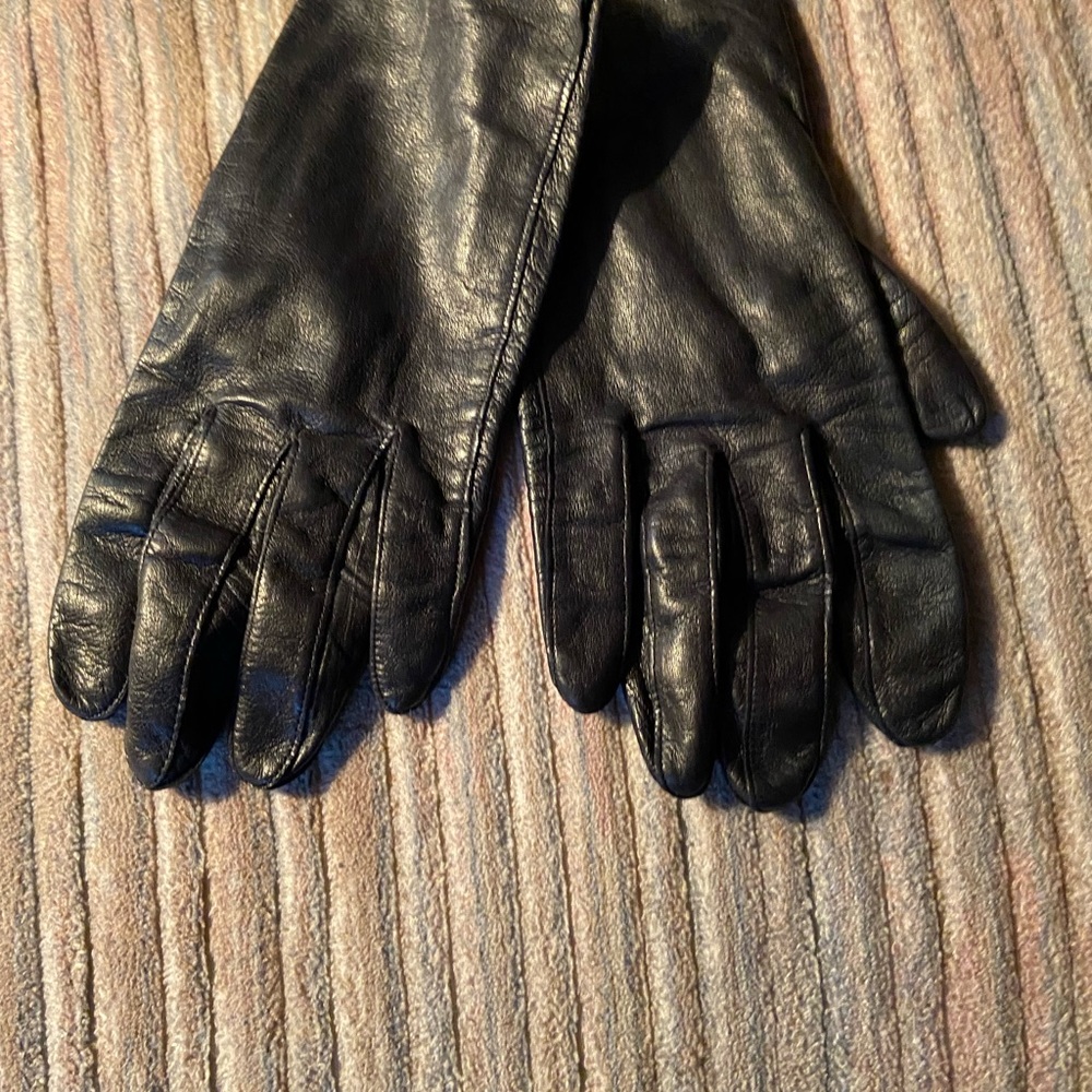 Vintage Grandoe Black Leather Gloves Silk Lined